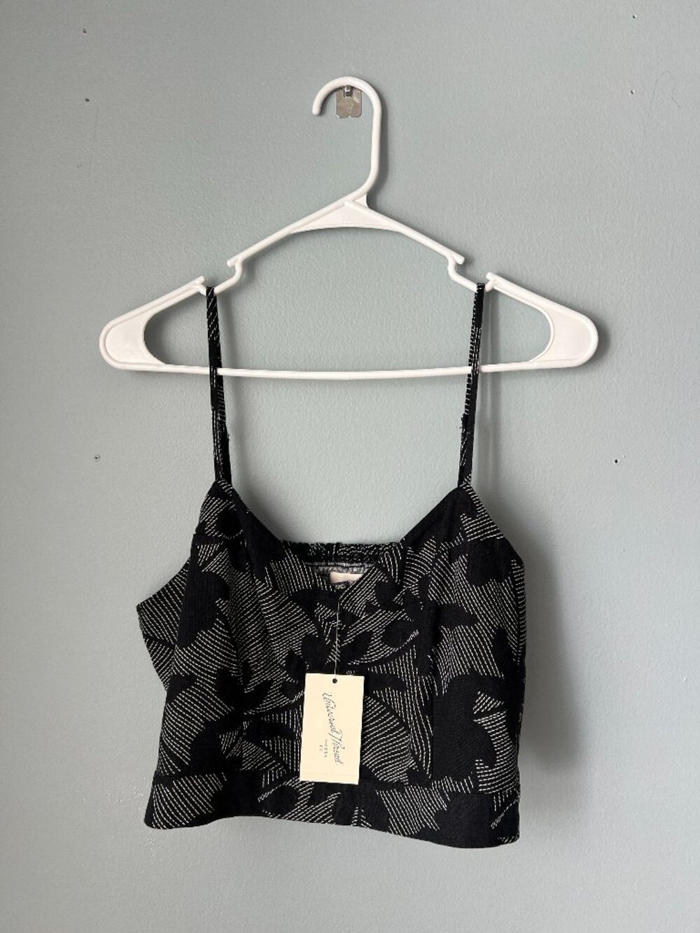 NWT Universal Thread black and white patterned crop top, size L